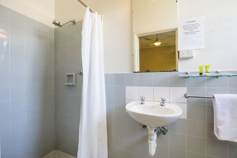 Esplanade Hotel - South Australia Travel 3