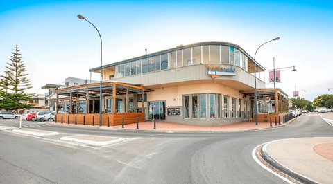 Esplanade Hotel - South Australia Travel 1