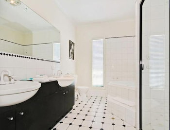 Wine And Roses B&B - South Australia Travel 0