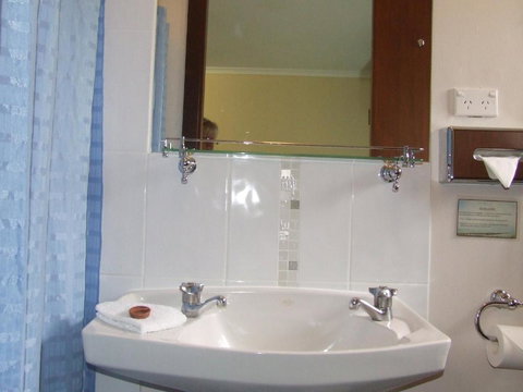 Beachport Motor Inn - South Australia Travel 6