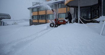 Perisher Manor Hotel - South Australia Travel 0