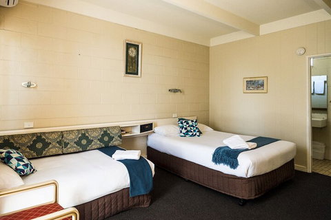 Plainsman Motel - South Australia Travel 4