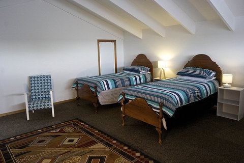 Penguin Beachfront Apartments - South Australia Travel 1