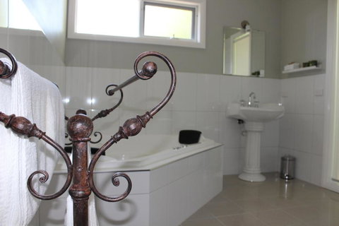 Amelina Cottages - South Australia Travel 3