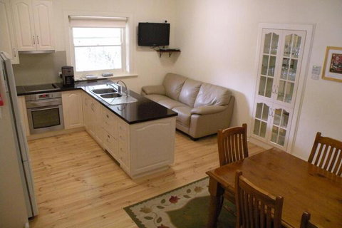 MacDonnell House Naracoorte - South Australia Travel 7