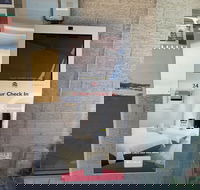 Crest Motor Inn - South Australia Travel