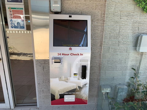 Crest Motor Inn - South Australia Travel 0