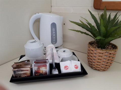 Crest Motor Inn - South Australia Travel 4