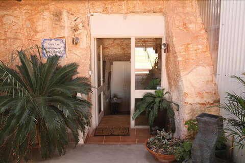 Underground Bed And Breakfast - South Australia Travel 1