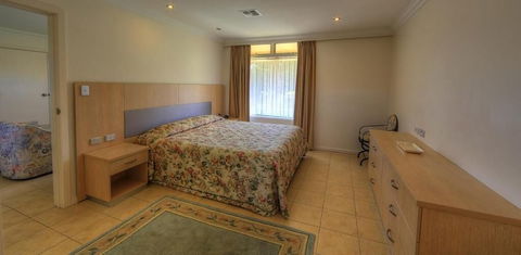 Cooma Motor Lodge Motel - South Australia Travel 0