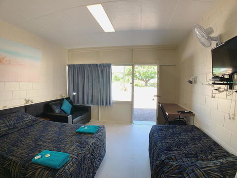 Tropical City Motor Inn - South Australia Travel 4