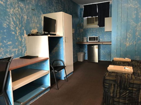 Tropical City Motor Inn - South Australia Travel 3