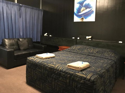 Tropical City Motor Inn - South Australia Travel 1