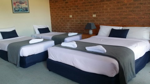 Bridge Motor Inn - South Australia Travel 3