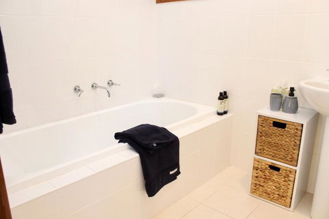 Nagoondie Studio - South Australia Travel 4