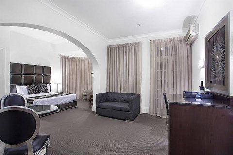 Monte Pio Hotel & Conference Centre - South Australia Travel 0