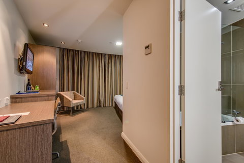 Mantra Collins Hotel - South Australia Travel 4