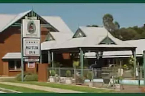 Young Federation Motor Inn - South Australia Travel 5