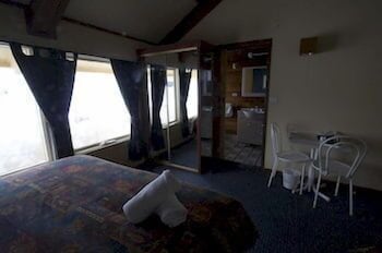 Snowy Gums Chalet - South Australia Travel 6