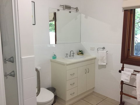 Clarevale Cottage B&B - South Australia Travel 3