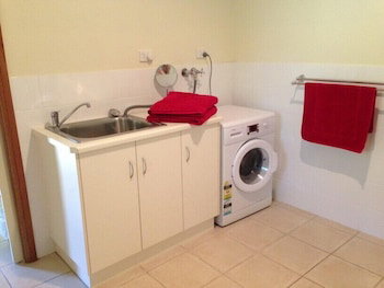 Clarevale Cottage B&B - South Australia Travel 0