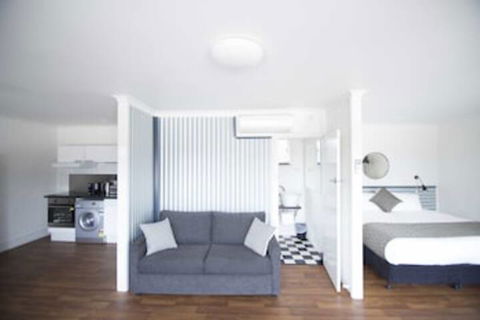 Siesta Central Apartments - South Australia Travel 0