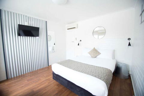 Siesta Central Apartments - South Australia Travel 7