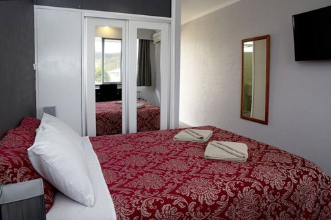 White Manor Motel - South Australia Travel 4