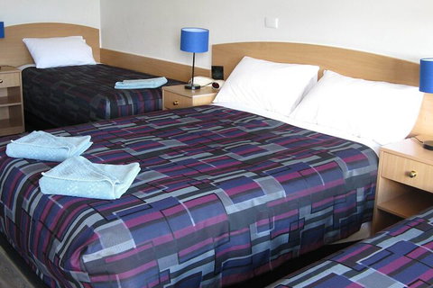 White Manor Motel - South Australia Travel 5