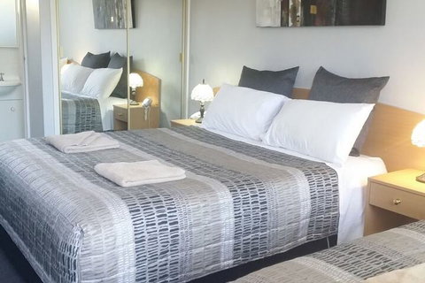 White Manor Motel - South Australia Travel 1