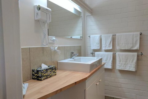 Lake Bolac Motel - South Australia Travel 4