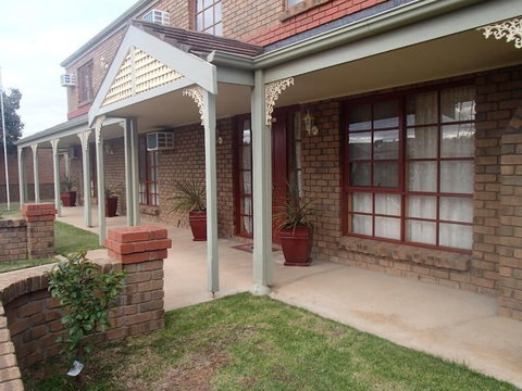 City Colonial Motor Inn - South Australia Travel 1