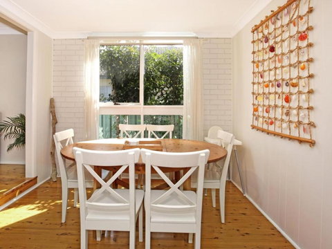 Hayes Beach House Jervis Bay Pet Friendly Award Winner Fireplace - South Australia Travel 2