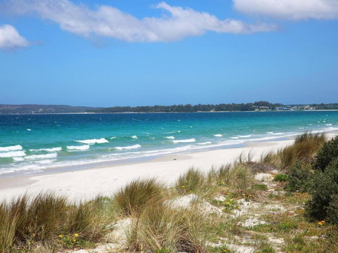 Hayes Beach House Jervis Bay Pet Friendly Award Winner Fireplace - South Australia Travel 6