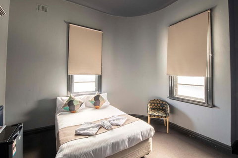 Hotel Canobolas - South Australia Travel 1