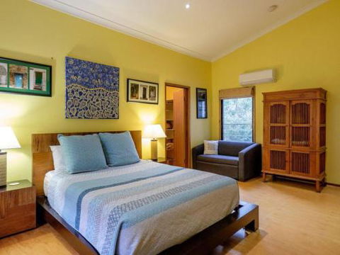 Five Bimba (Tractor House) - South Australia Travel 0