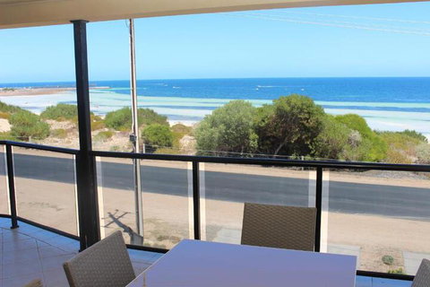 The Lighthouse Beachfront Accommodation - South Australia Travel 4