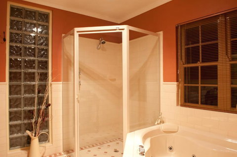 Linfield Cottage - South Australia Travel 3