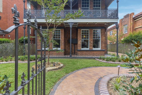 Dalziel Lodge - South Australia Travel 1