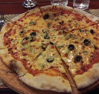 Benino's Pizza - South Australia Travel