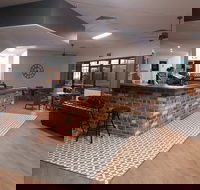 West Peak Hotel - South Australia Travel