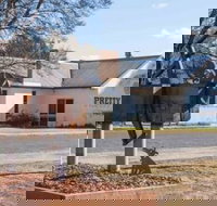 Pretty Pine Hotel - South Australia Travel