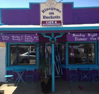 Bluegums on Bucketts