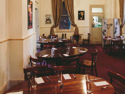 Victoria Hotel Bistro - South Australia Travel 1