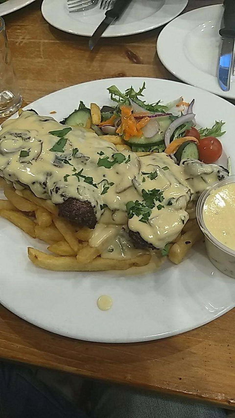 HIYC Cafe & Restaurant - South Australia Travel 0