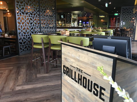 The Racehorse Hotel - South Australia Travel 0