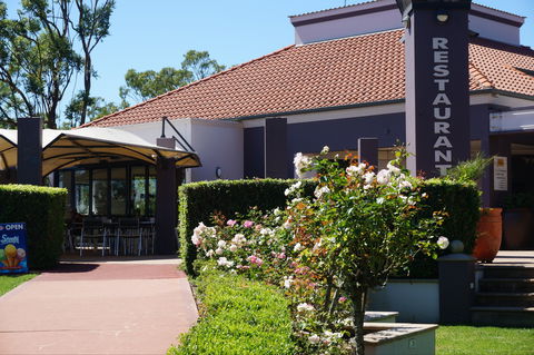 Picnic Point Cafe And Restaurant - South Australia Travel 1