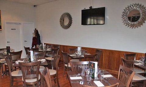 Swings & Roundabouts Cellar Door & Restaurant - South Australia Travel 6