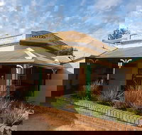 Jennacubbine Tavern - South Australia Travel