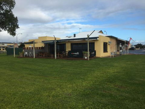 Ritz Cafe & Takeaway - South Australia Travel 0